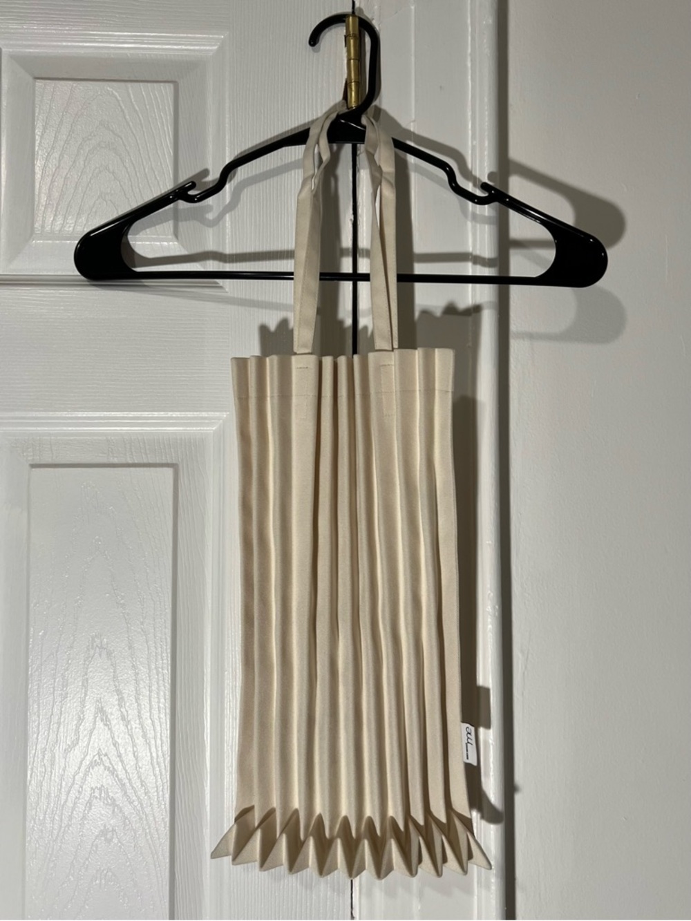 me ISSEY MIYAKE Off-White Recycled Polyester Trunk Pleats Bag